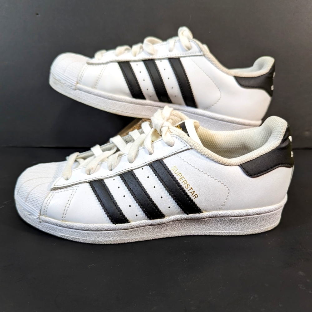 adidas Originals Superstar Youth 4.5 Sneaker  White/Black/White C77154 Crispy